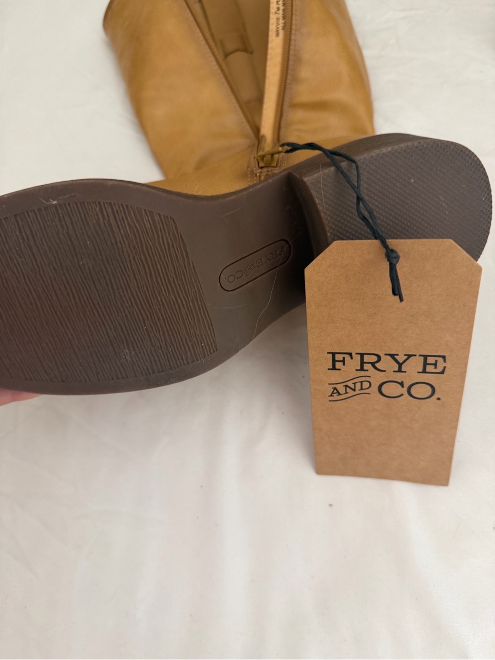 FRYE AND CO. Tan Leather Zip Ankle Booties